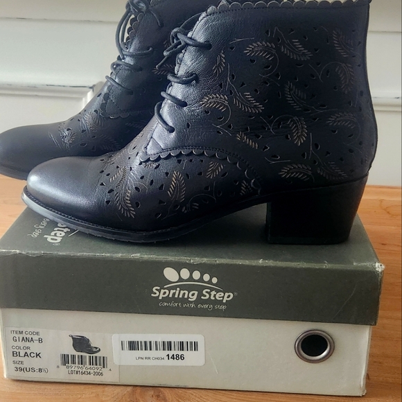 Black Leather Boots - Picture 4 of 4